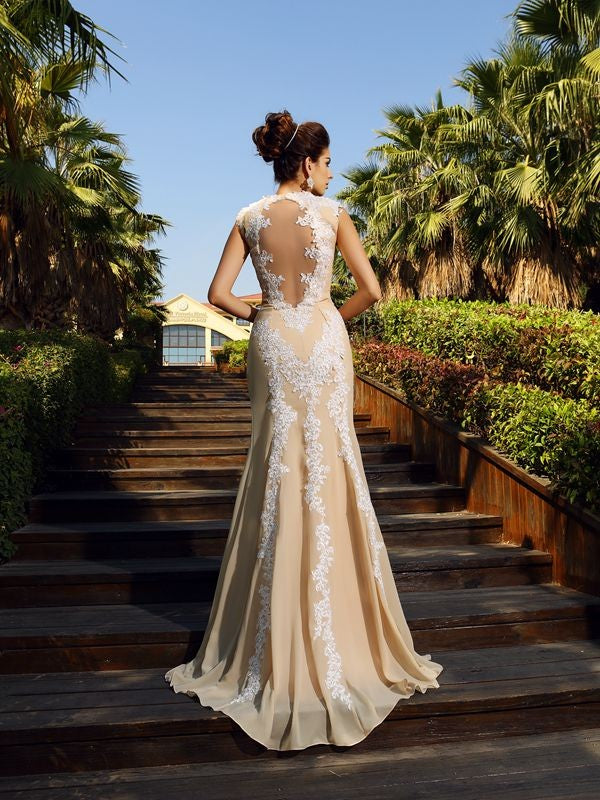 Robes longues en mousseline de soie à col haut et appliques sans manches